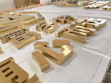 苍溪拉丝不锈钢字的特点。